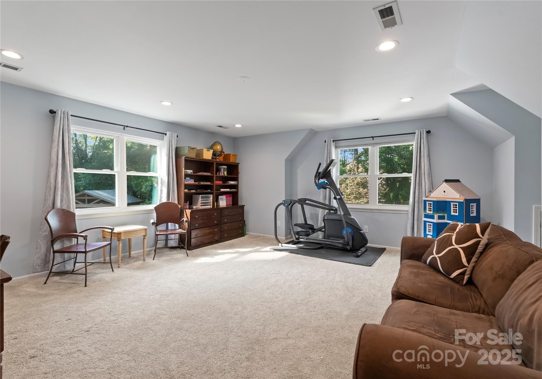 121 Pallisades Court