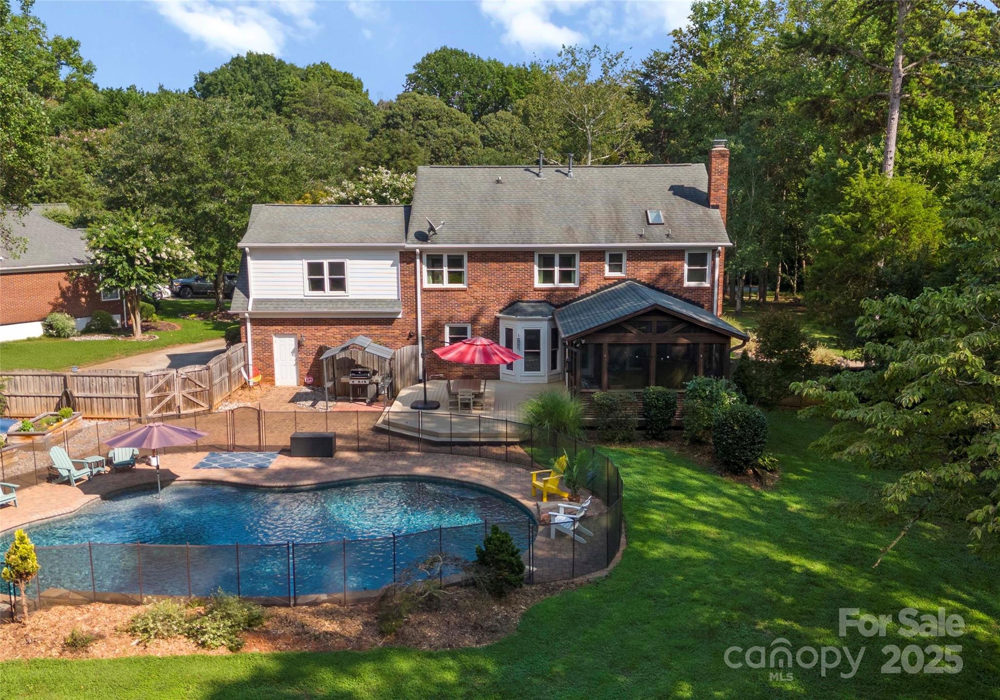 121 Pallisades Court