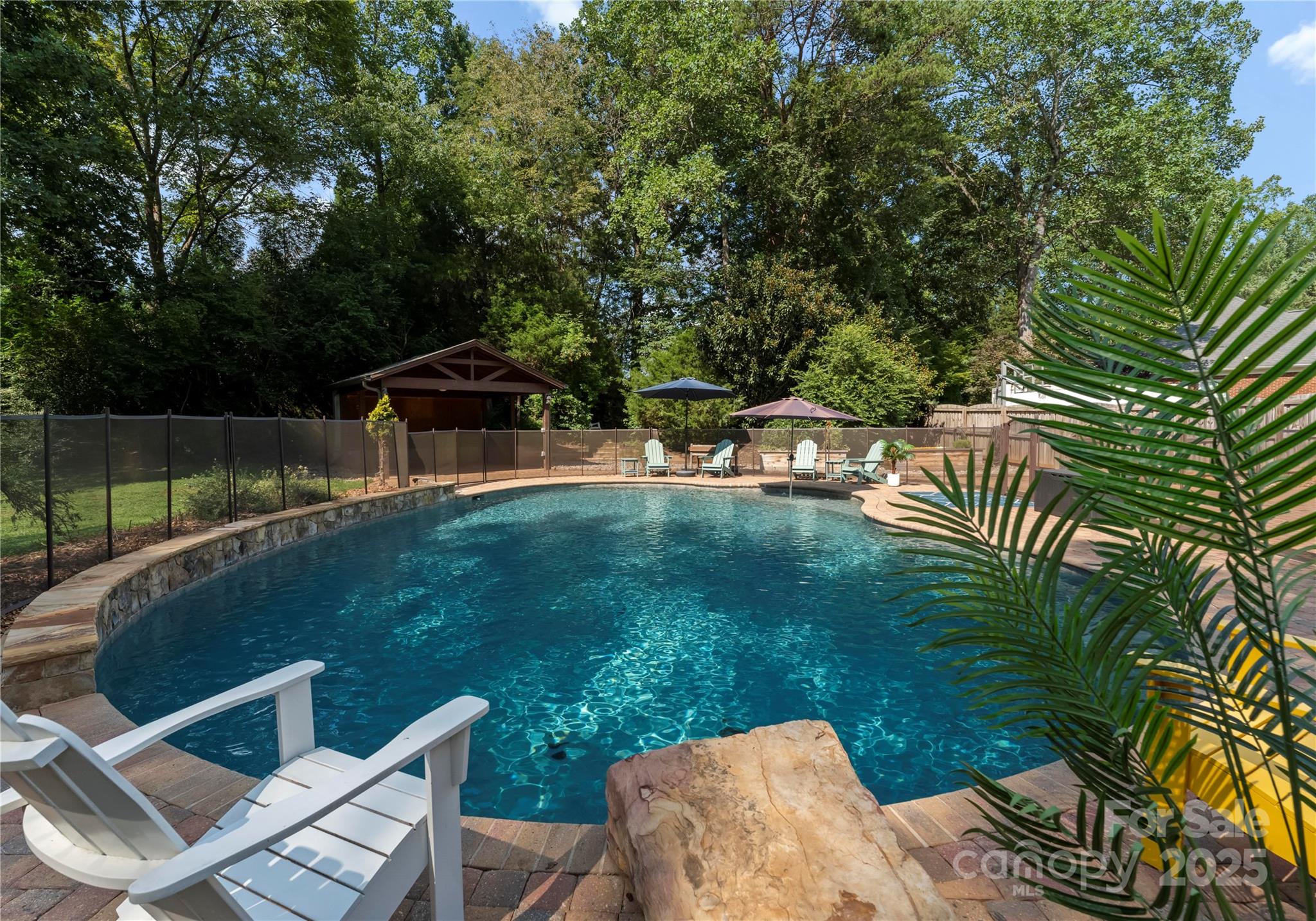 121 Pallisades Court