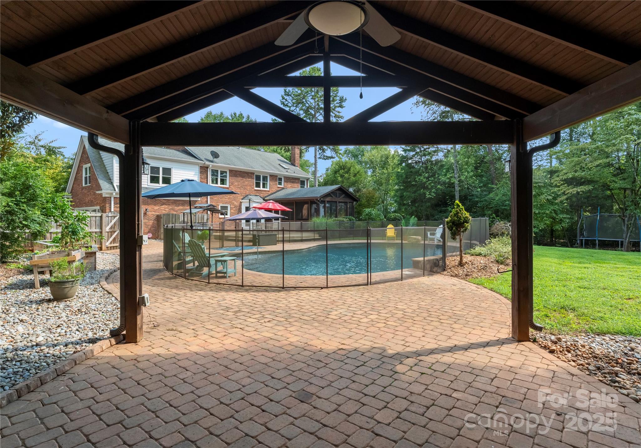 121 Pallisades Court