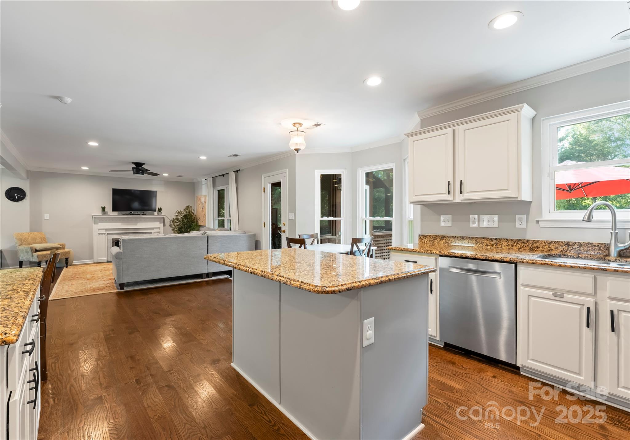 121 Pallisades Court