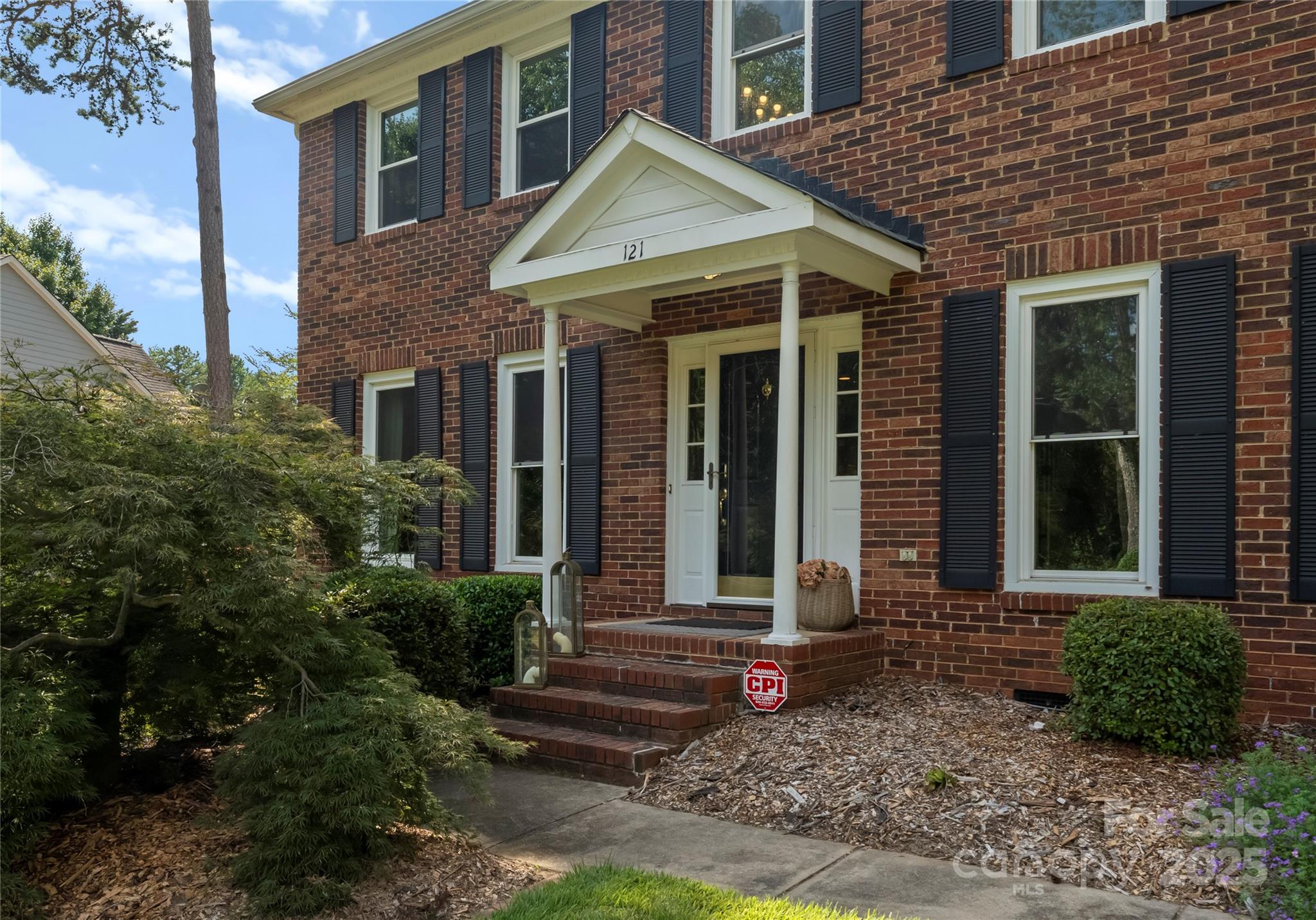 121 Pallisades Court