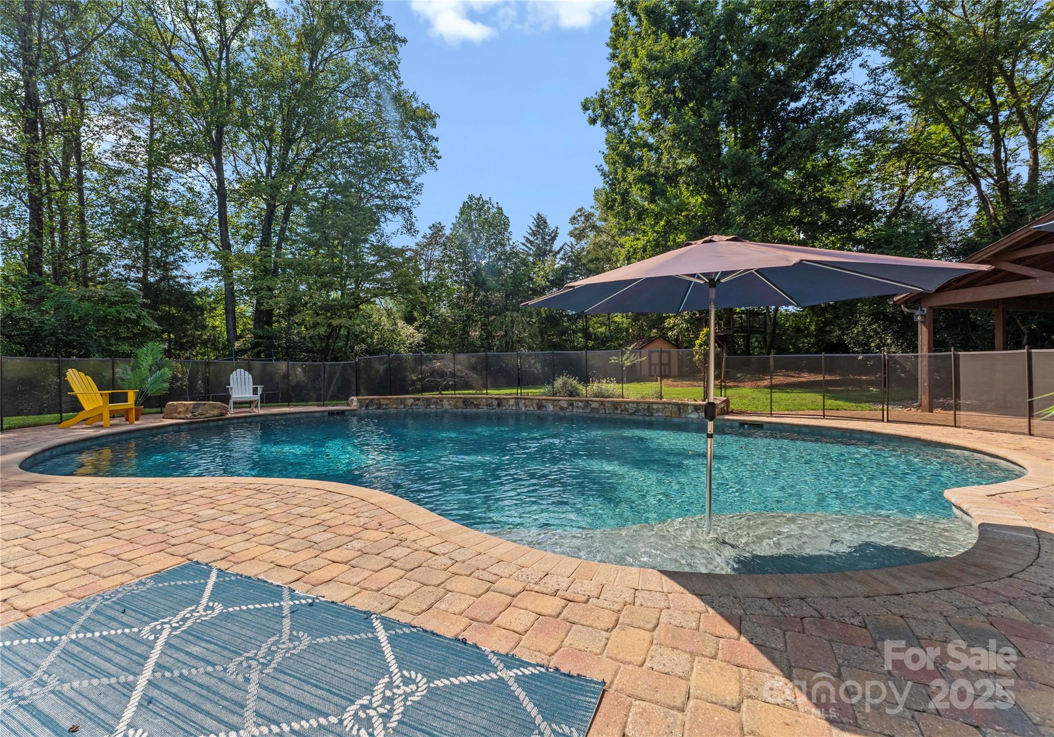 121 Pallisades Court