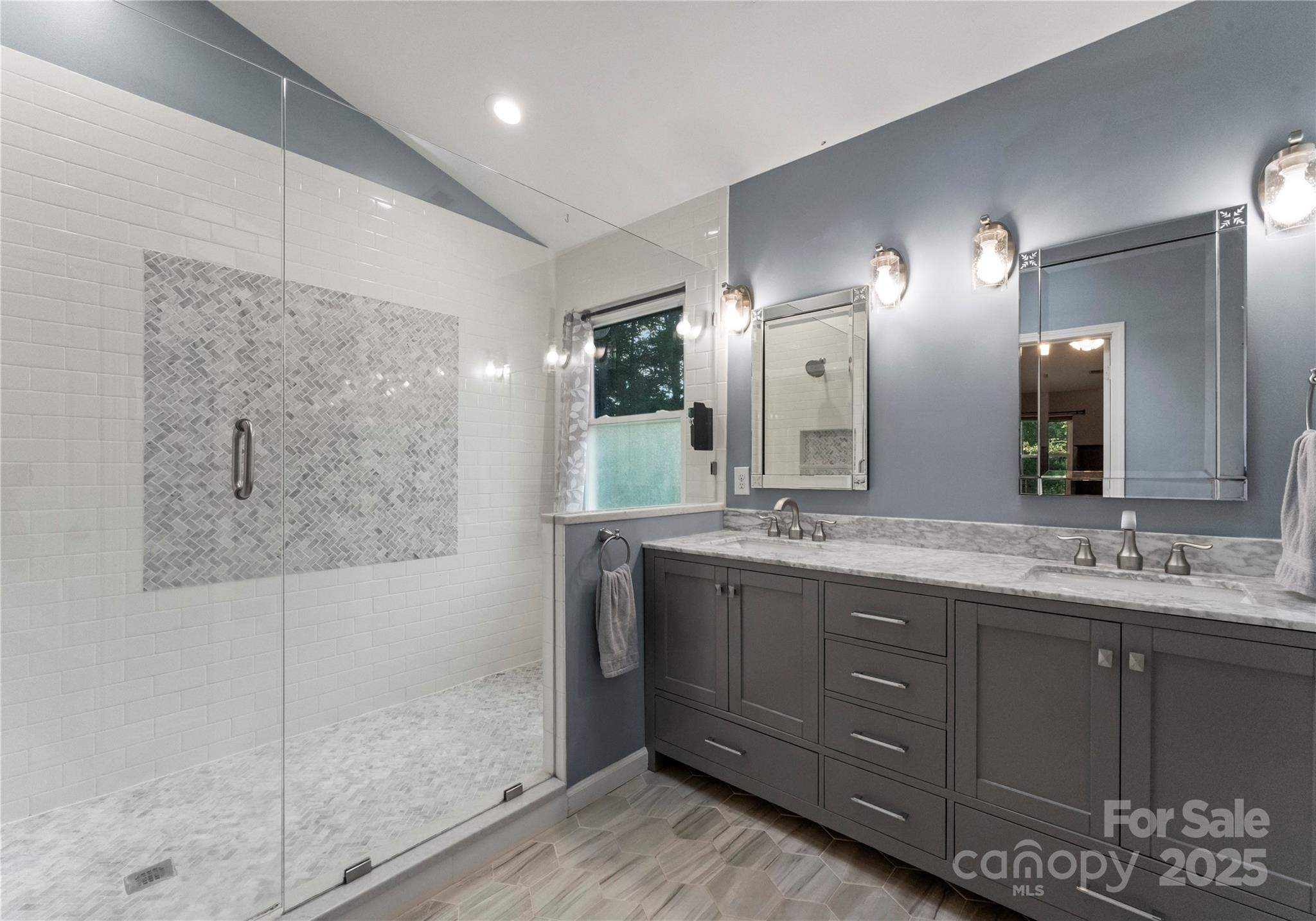 121 Pallisades Court