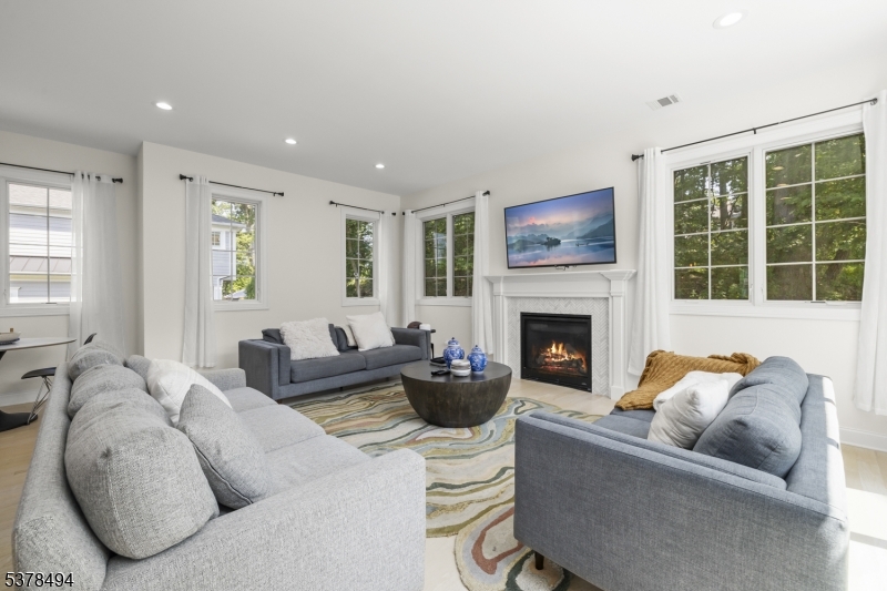 20 Woodfern Rd