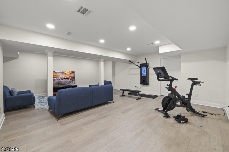 20 Woodfern Rd