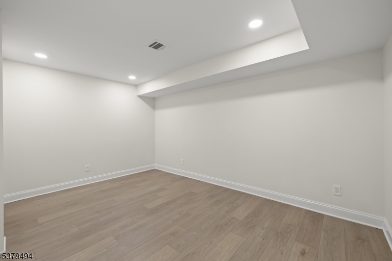 20 Woodfern Rd