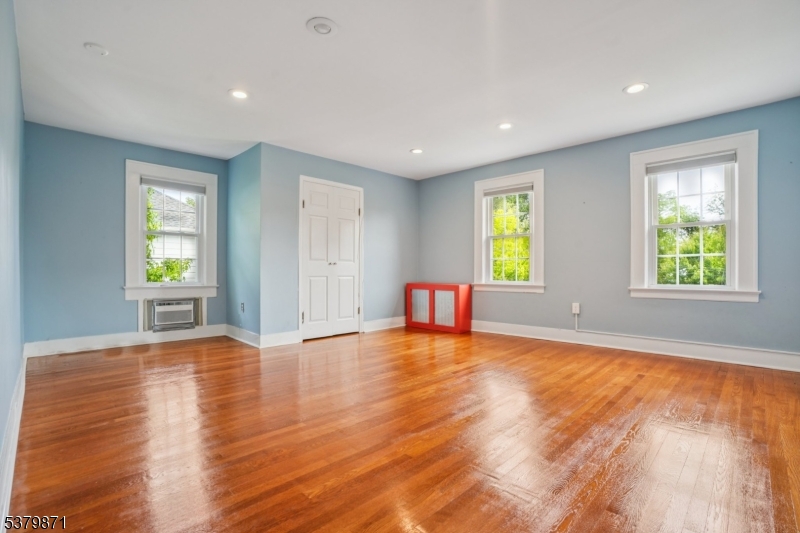 163 Myrtle Ave