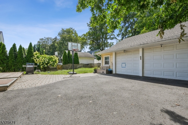163 Myrtle Ave