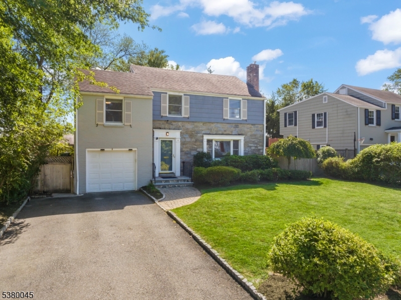 4 Meadowbrook Rd