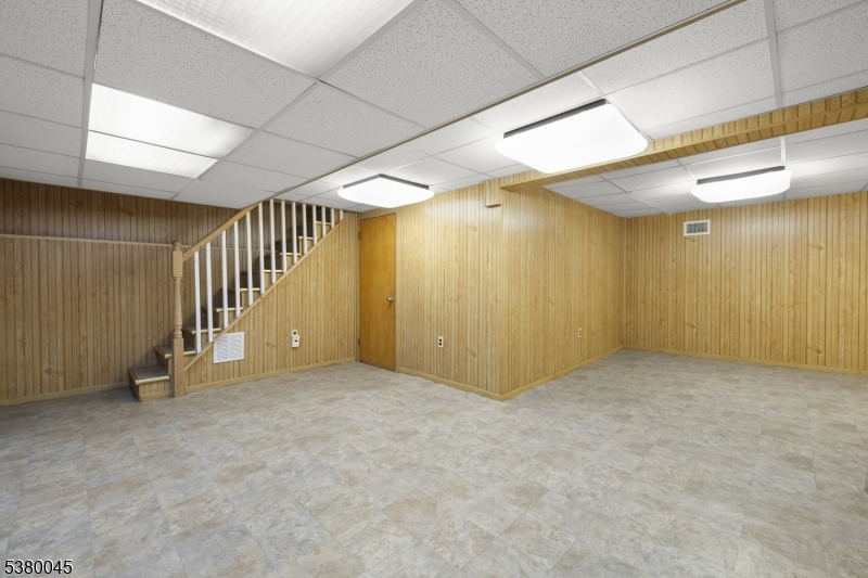 4 Meadowbrook Rd