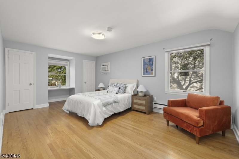 4 Meadowbrook Rd