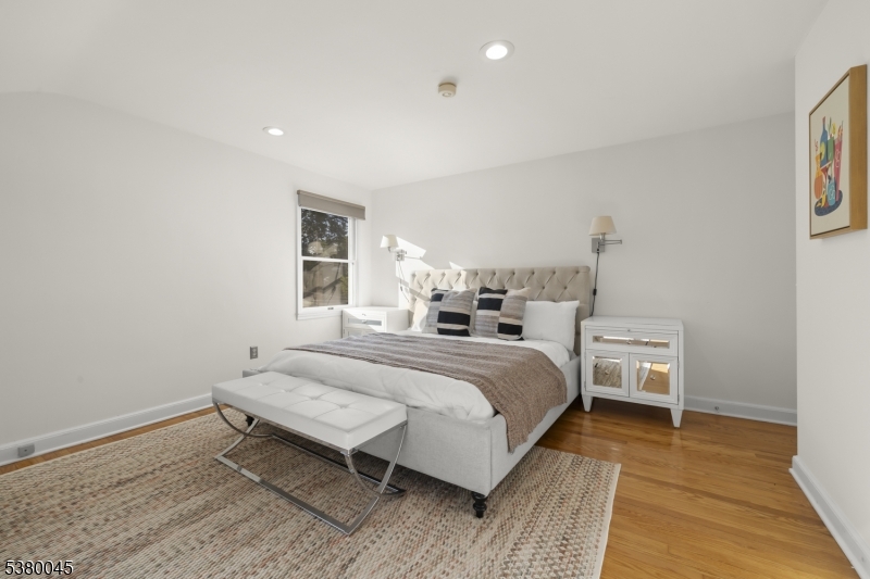 4 Meadowbrook Rd