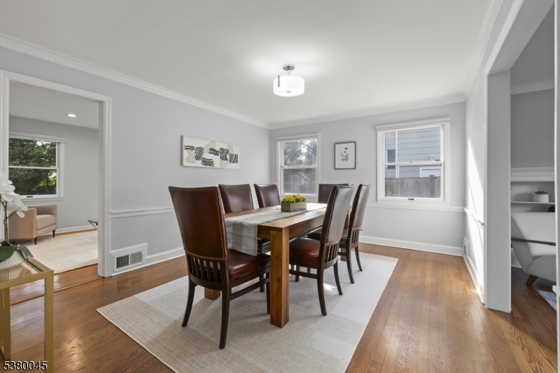 4 Meadowbrook Rd