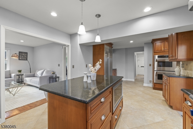 4 Meadowbrook Rd
