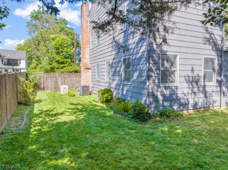 4 Meadowbrook Rd