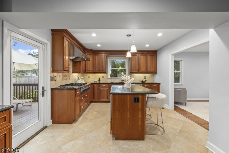 4 Meadowbrook Rd