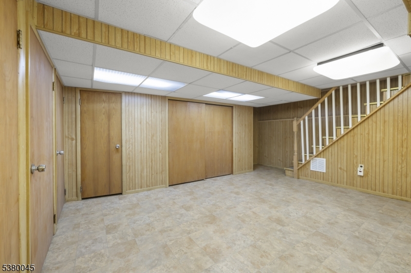 4 Meadowbrook Rd