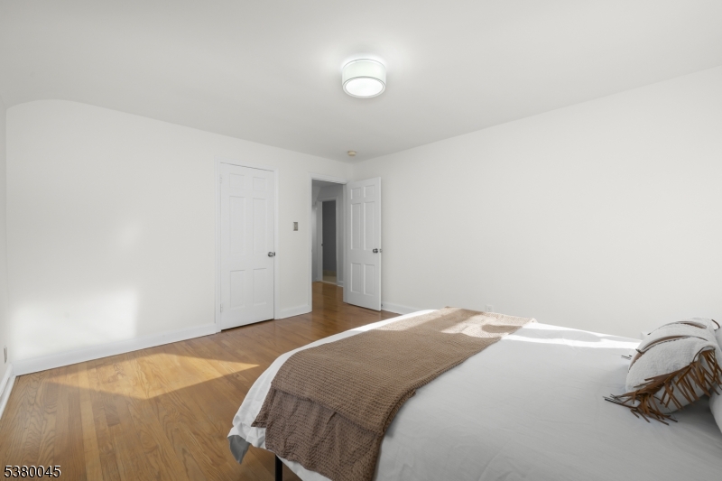 4 Meadowbrook Rd