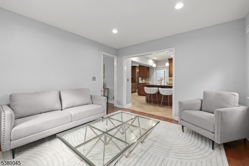 4 Meadowbrook Rd