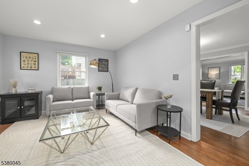 4 Meadowbrook Rd