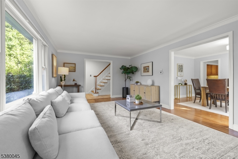 4 Meadowbrook Rd
