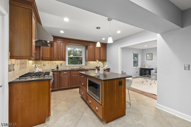 4 Meadowbrook Rd