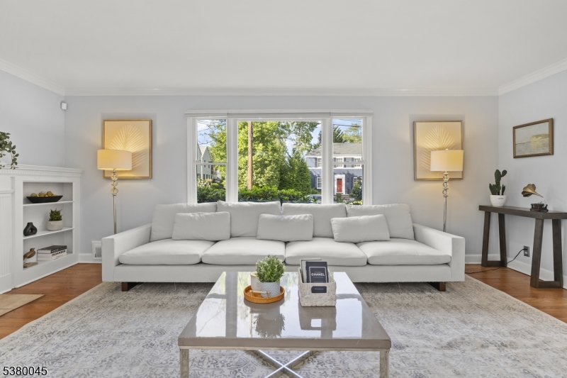 4 Meadowbrook Rd