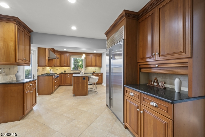 4 Meadowbrook Rd