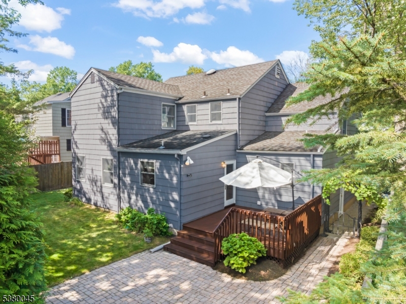 4 Meadowbrook Rd