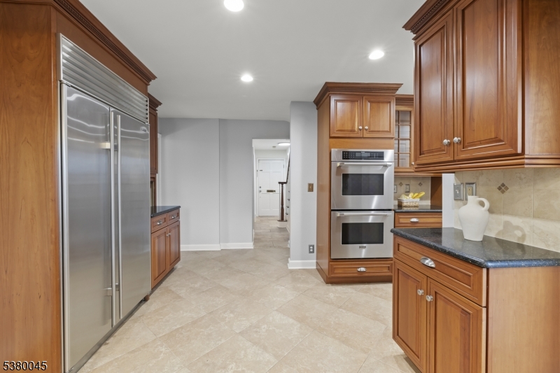 4 Meadowbrook Rd