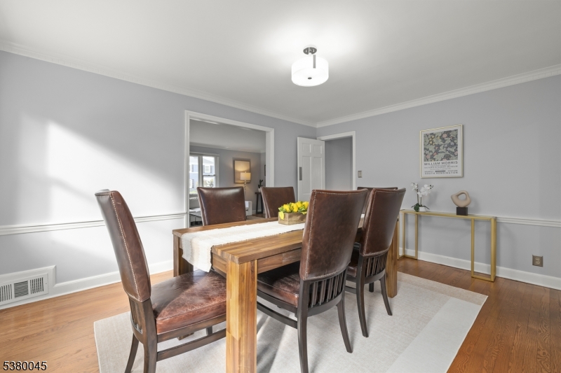 4 Meadowbrook Rd