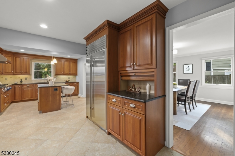 4 Meadowbrook Rd