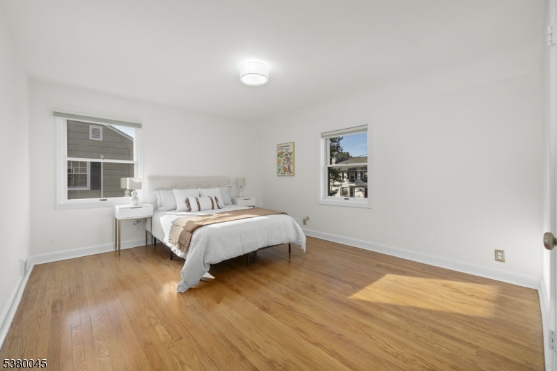 4 Meadowbrook Rd