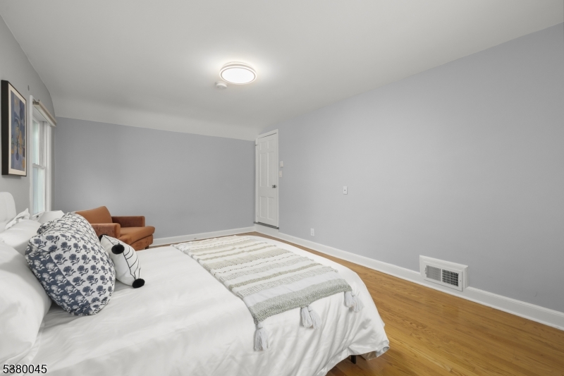 4 Meadowbrook Rd