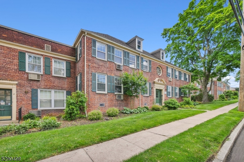 176 Millburn Ave 1005