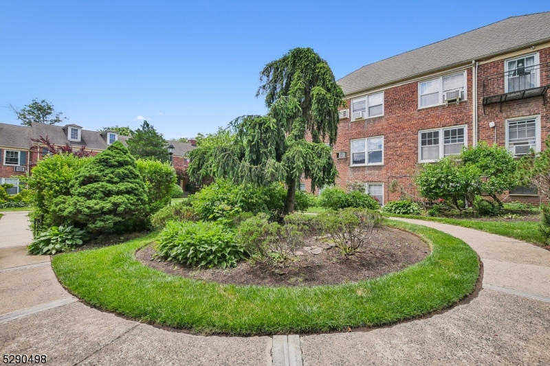 176 Millburn Ave 1005