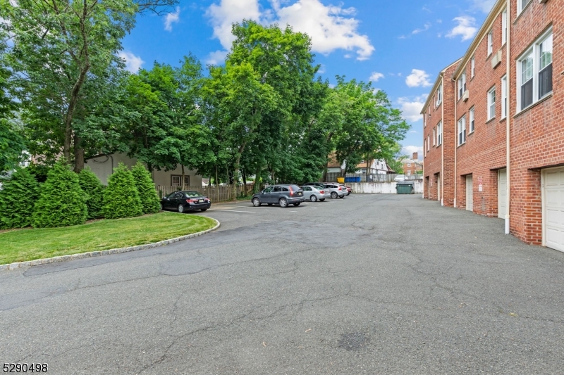 176 Millburn Ave 1005