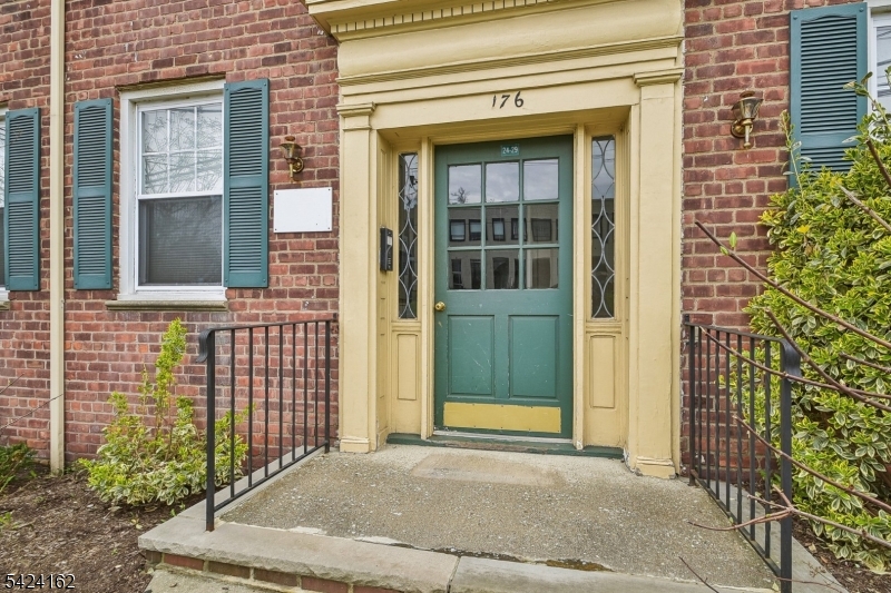 176 Millburn Ave 1029