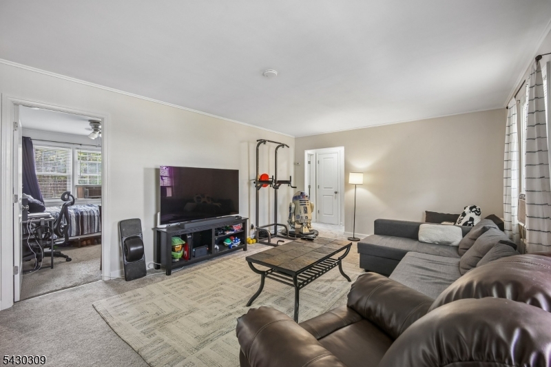 390 Morris Ave 8
