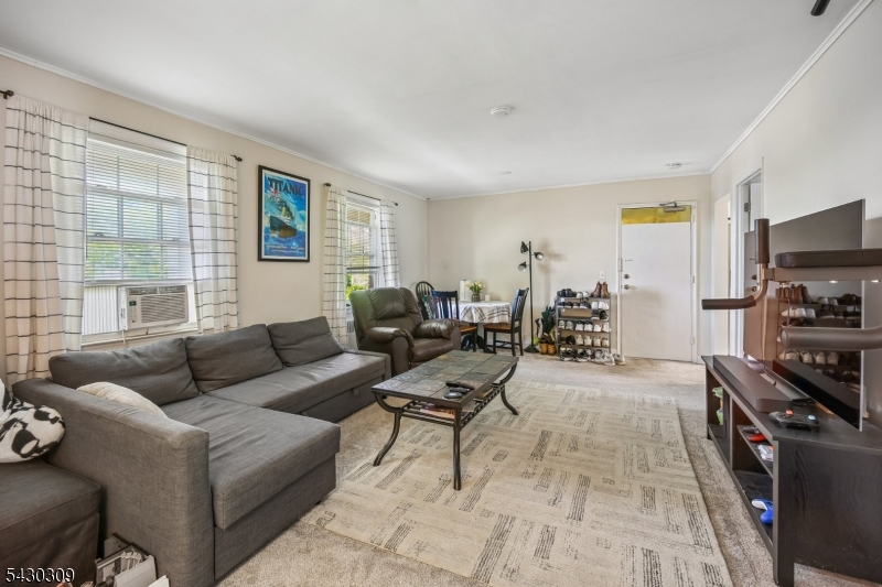 390 Morris Ave 8