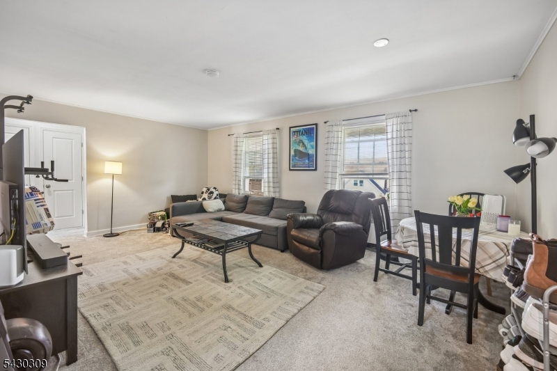 390 Morris Ave 8