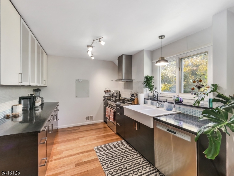 103 Park Ave A6