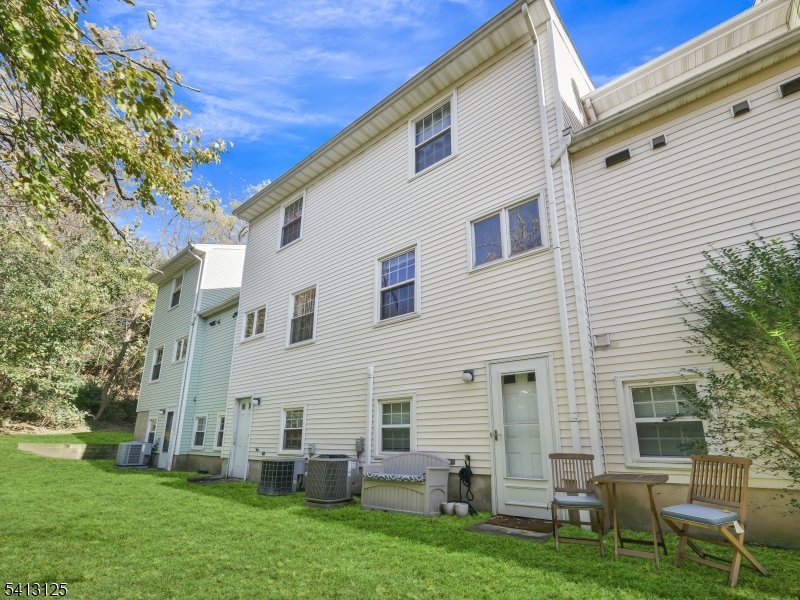 103 Park Ave A6