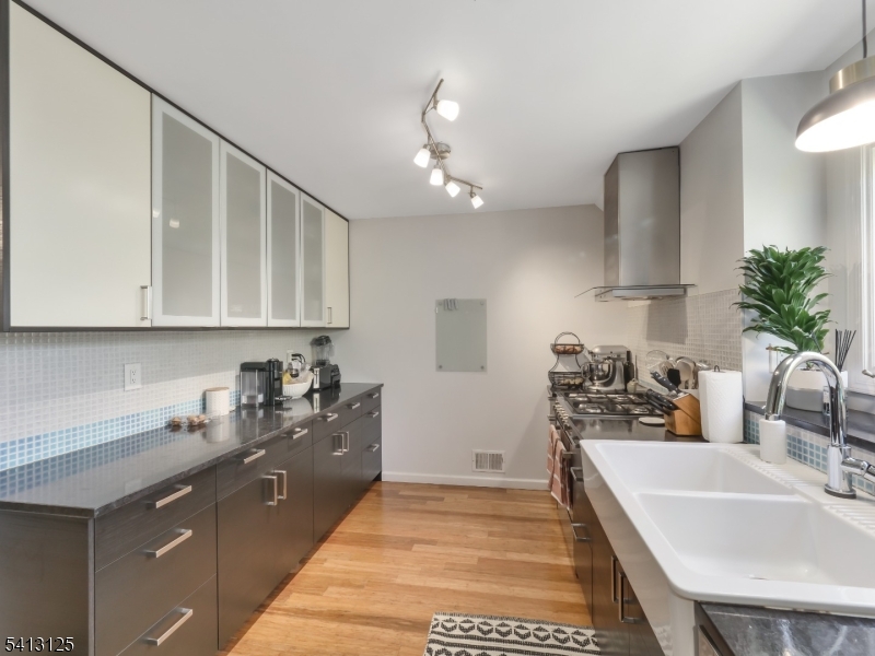 103 Park Ave A6