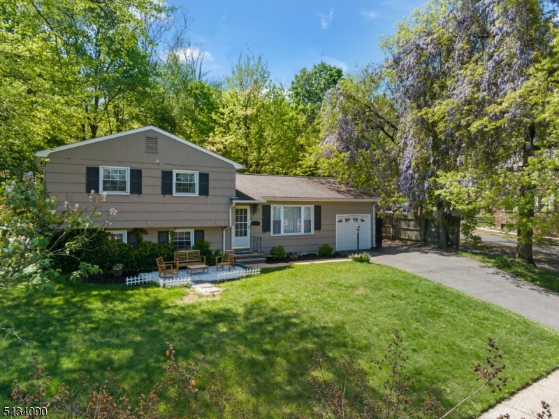 28 Ethan Dr