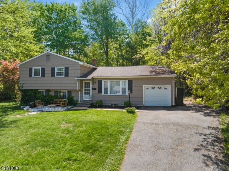 28 Ethan Dr