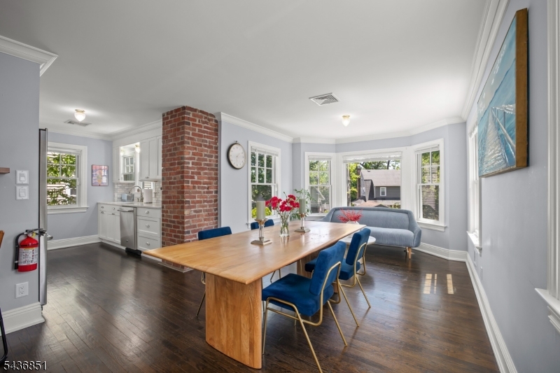 18 Sunset Dr