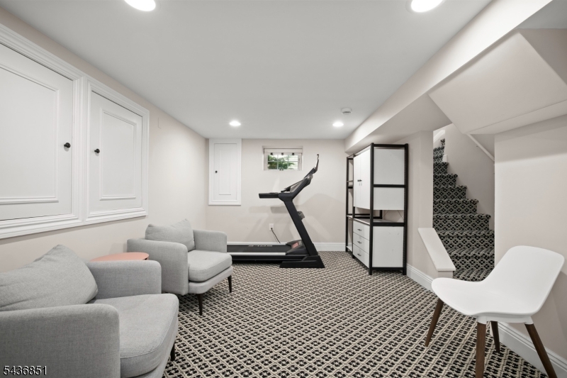 18 Sunset Dr