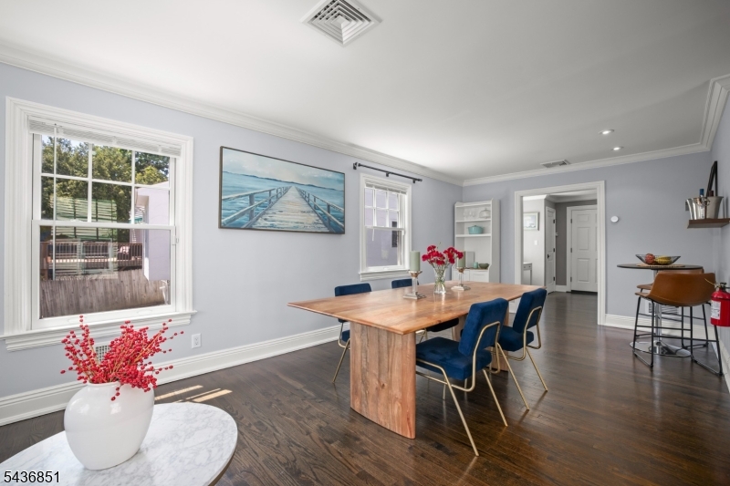 18 Sunset Dr